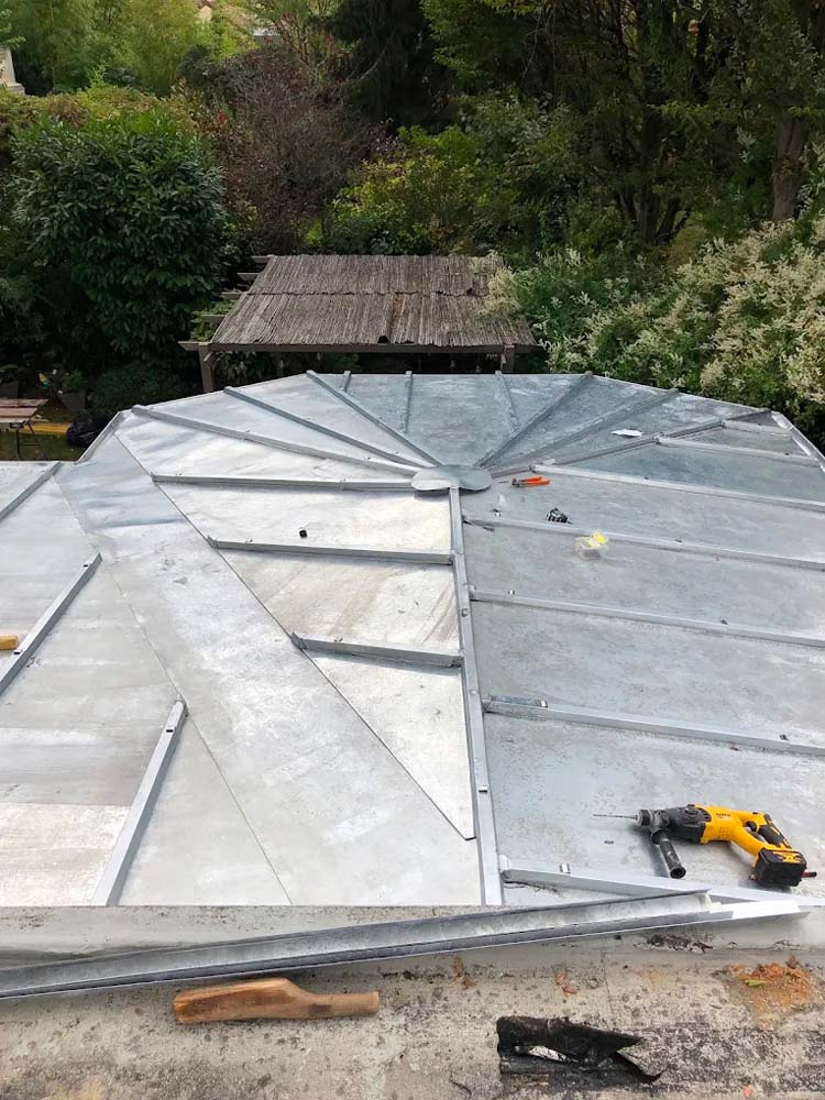 Façonnage et pose de gouttières et zinguerie en zinc sur mesure à Toulouse